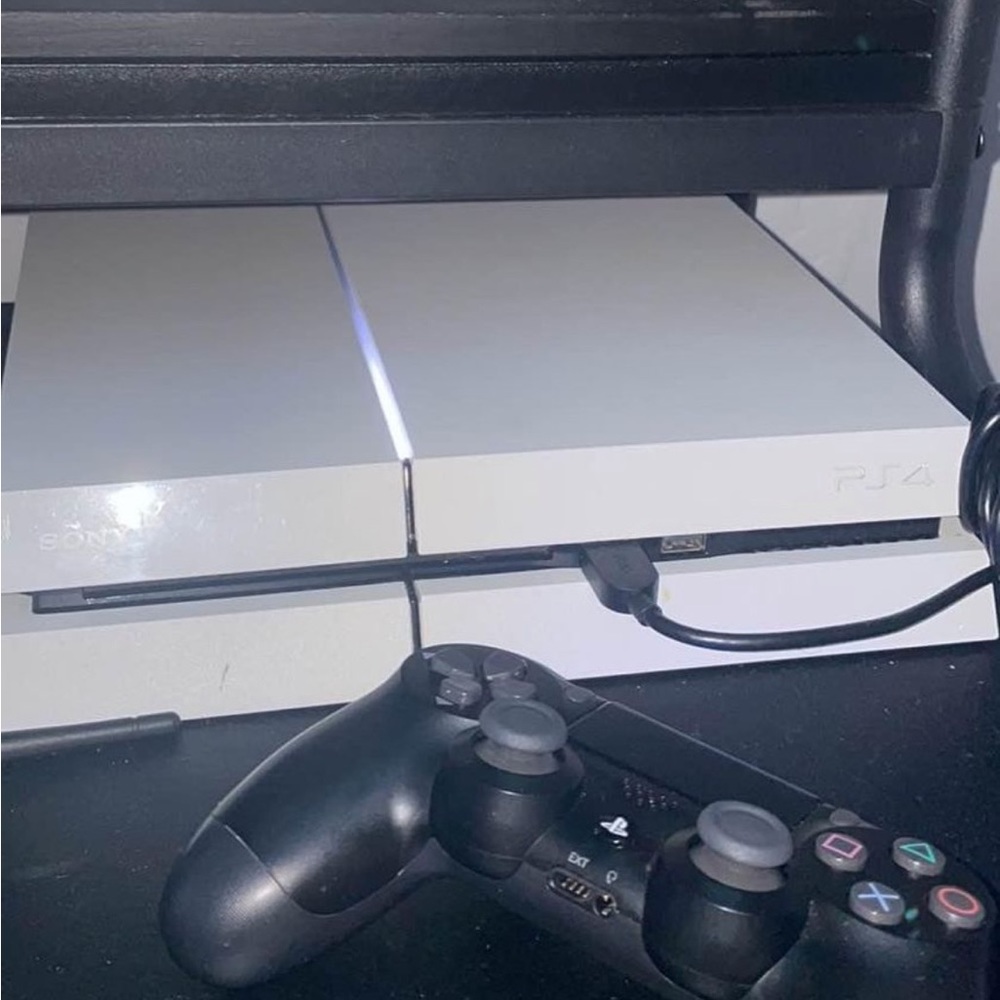 White PlayStation 4